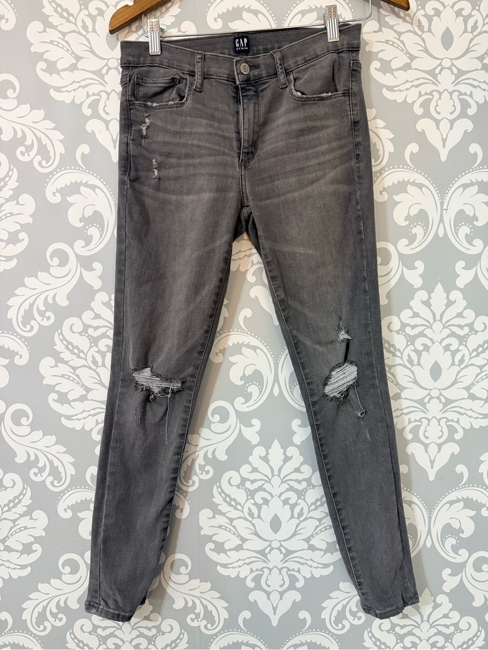 💫2/$25 • Gap Distressed Mid Rise Favourite Jeggings